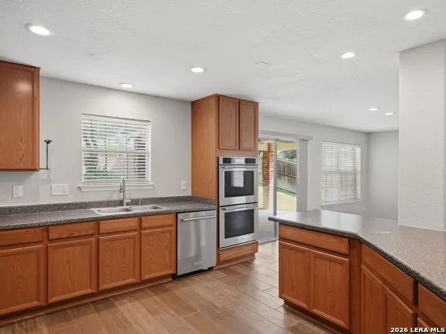 6605 Wood Bench Live Oak, TX 78233