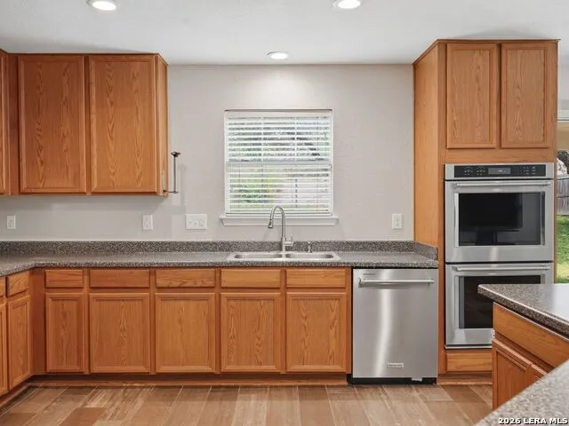 6605 Wood Bench Live Oak, TX 78233