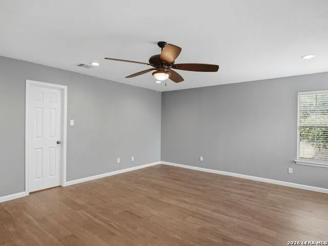 6605 Wood Bench Live Oak, TX 78233