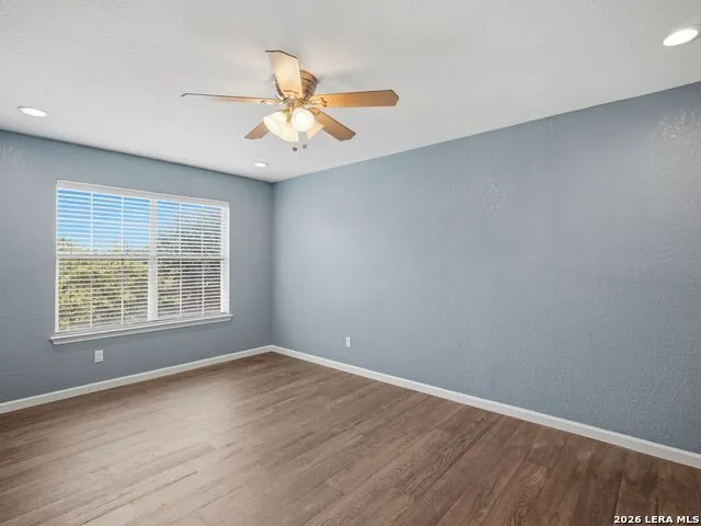 6605 Wood Bench Live Oak, TX 78233