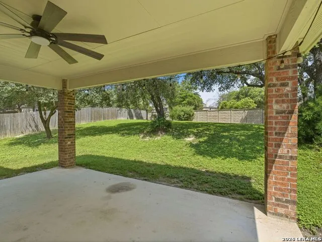 6605 Wood Bench Live Oak, TX 78233
