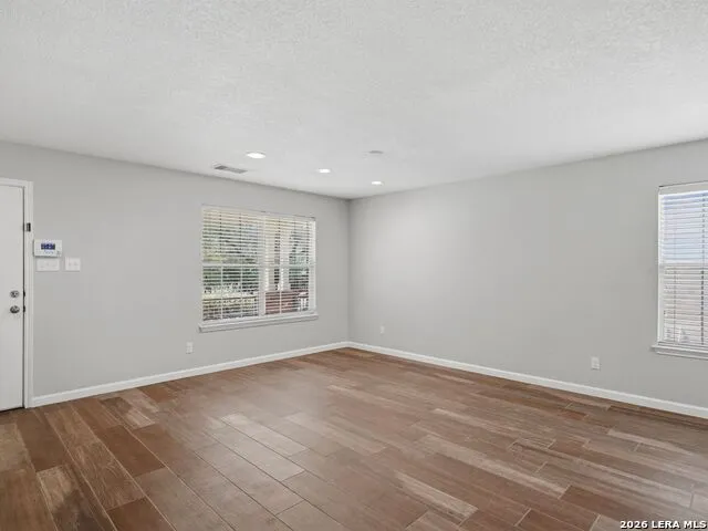 6605 Wood Bench Live Oak, TX 78233