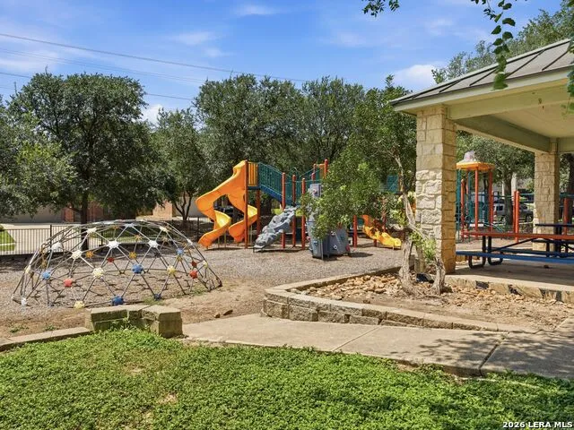 6605 Wood Bench Live Oak, TX 78233