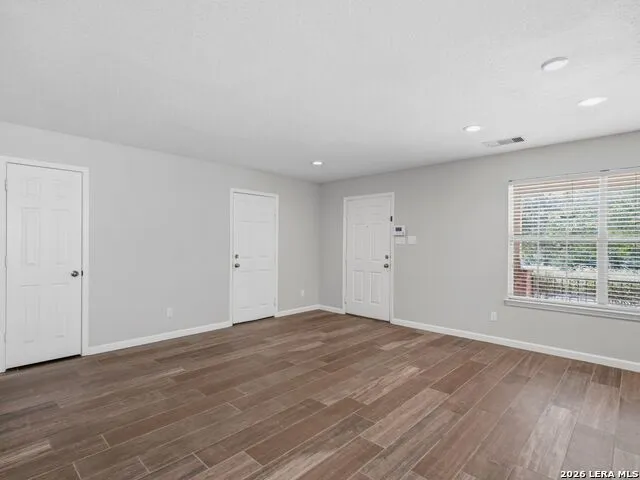 6605 Wood Bench Live Oak, TX 78233
