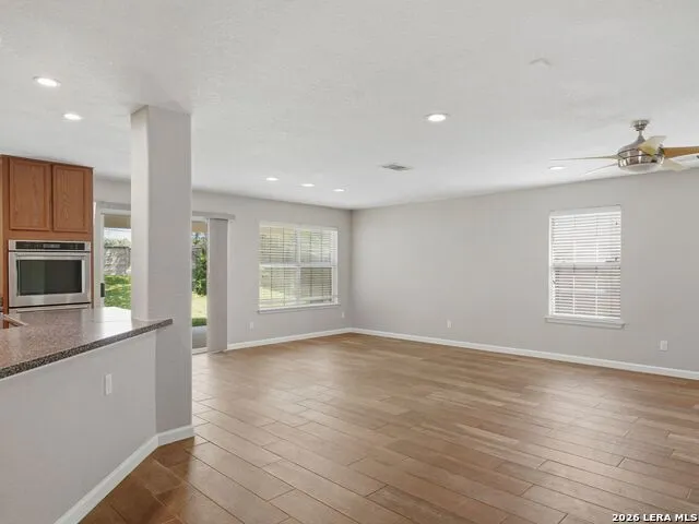 6605 Wood Bench Live Oak, TX 78233