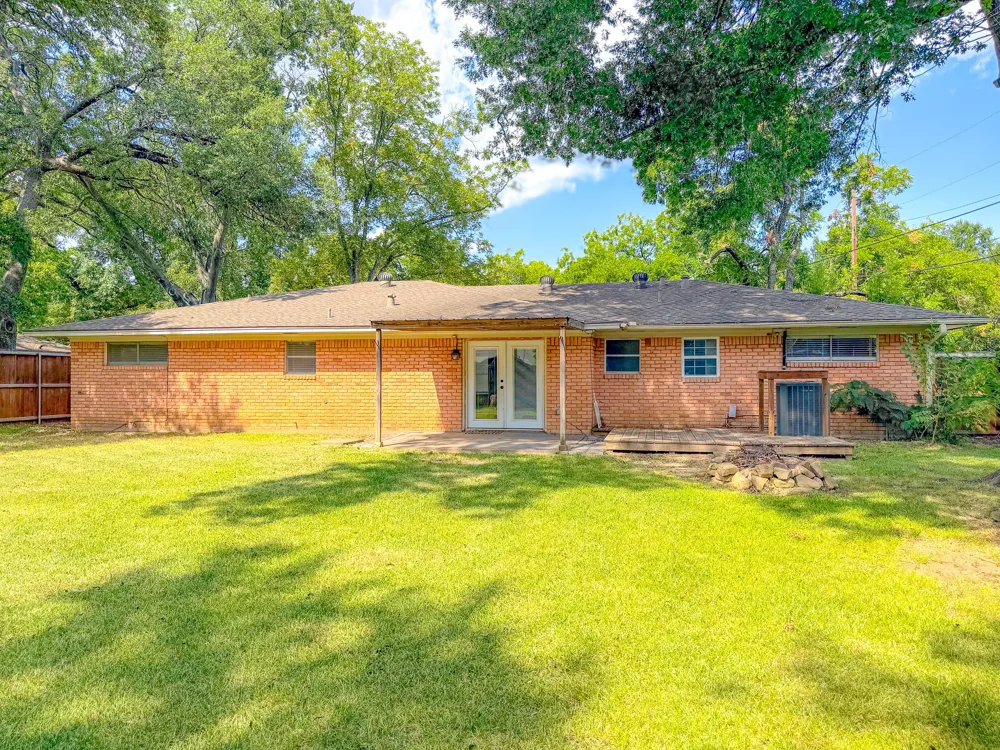2002 Mimosa Drive Corsicana, TX 75110