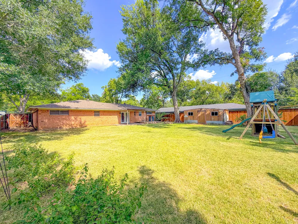 2002 Mimosa Drive Corsicana, TX 75110