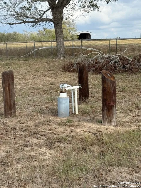 4689 County Road 302 Runge, TX 78151