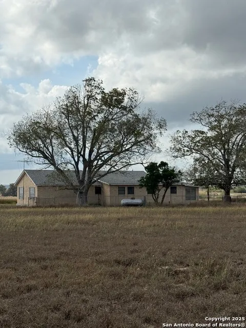 4689 County Road 302 Runge, TX 78151