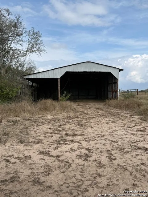 4689 County Road 302 Runge, TX 78151