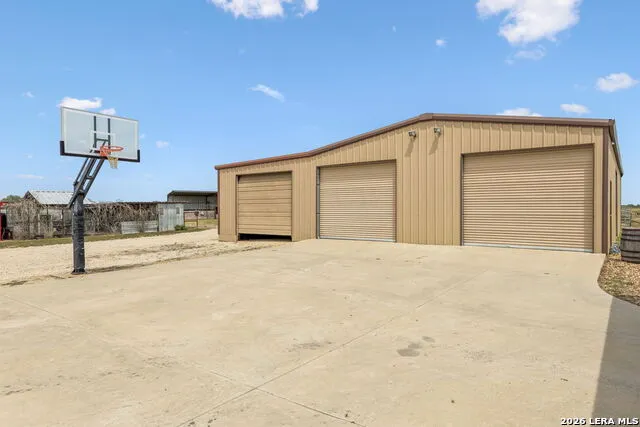 2655 CR 233 Gillett, TX 78116