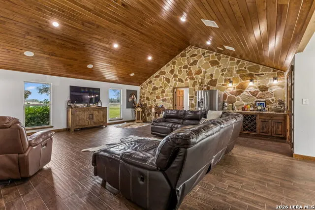 2655 CR 233 Gillett, TX 78116