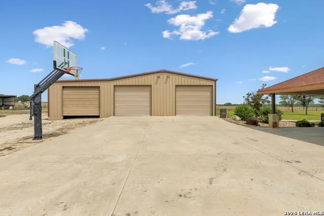 2655 CR 233 Gillett, TX 78116