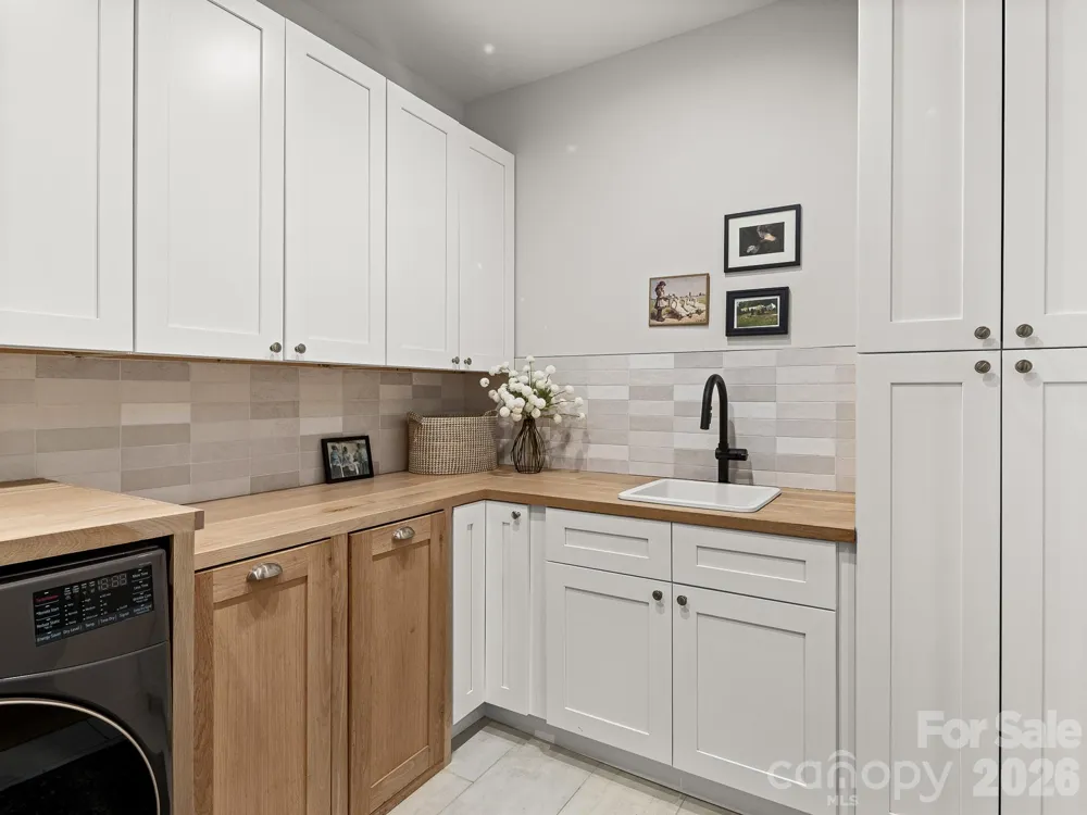 30 Bridgeway Drive Candler, NC 28715