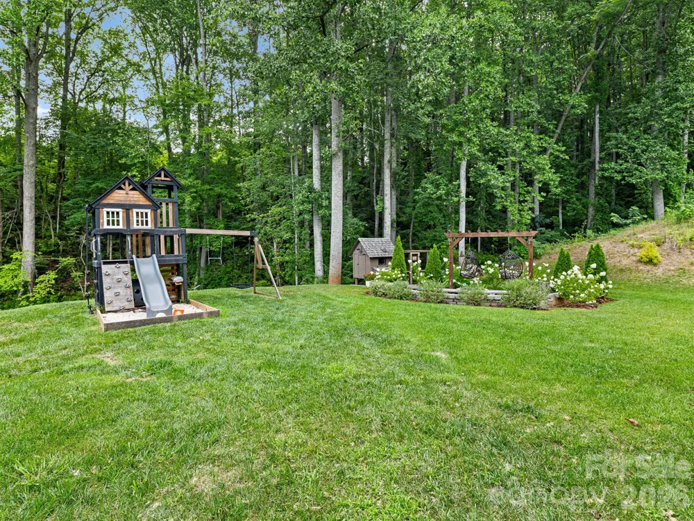 30 Bridgeway Drive Candler, NC 28715