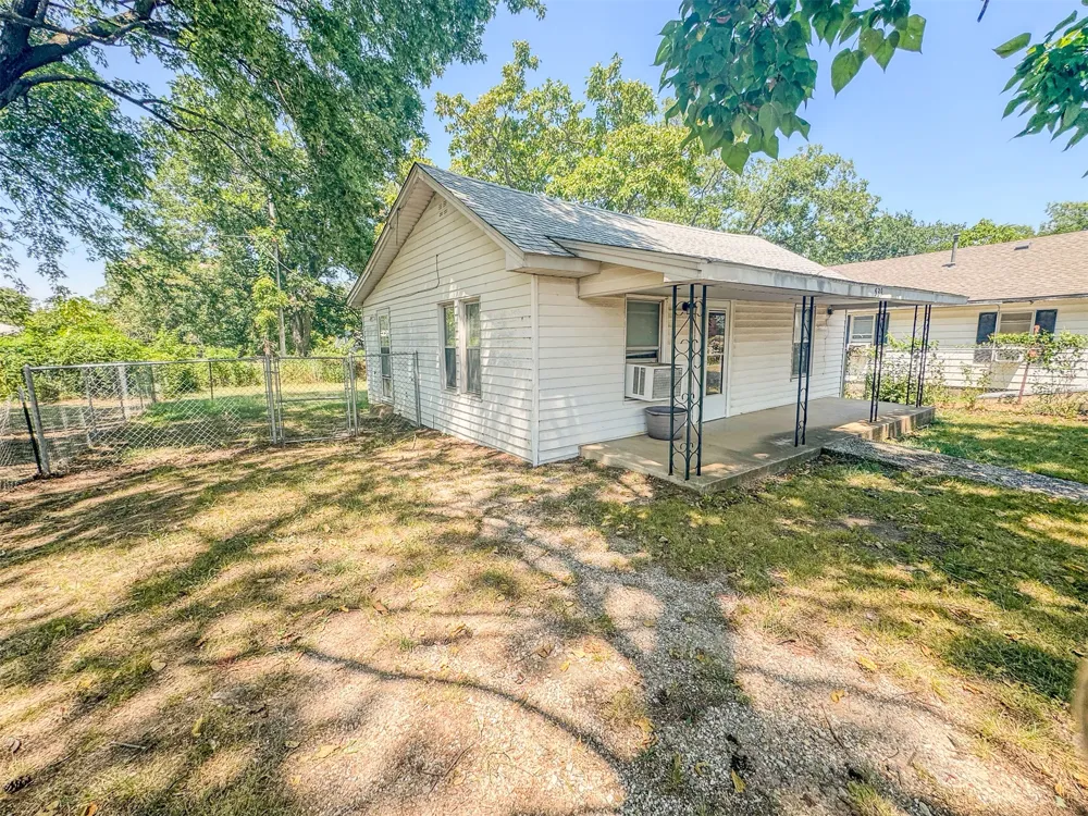 539 W 1st Street Konawa, OK 74849