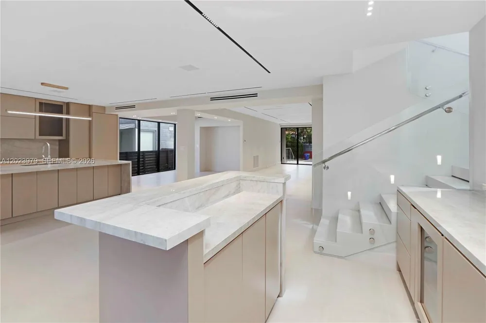330 SW 19th Rd Miami, FL 33129
