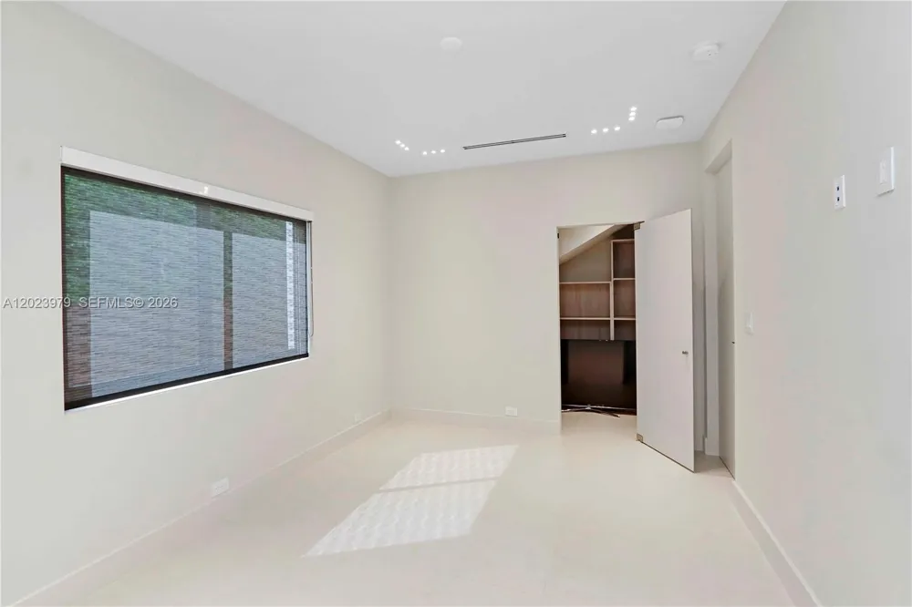 330 SW 19th Rd Miami, FL 33129