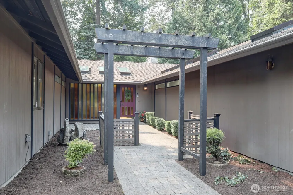 901 129th Place NE Bellevue, WA 98005