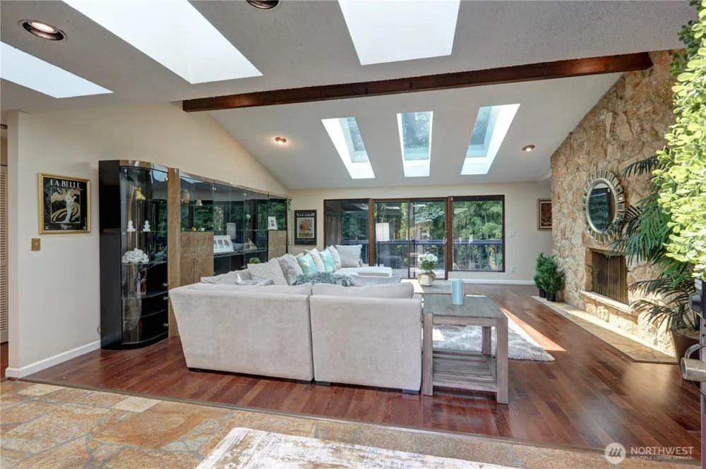 901 129th Place NE Bellevue, WA 98005