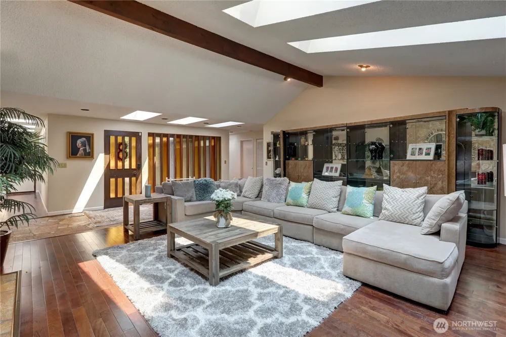 901 129th Place NE Bellevue, WA 98005