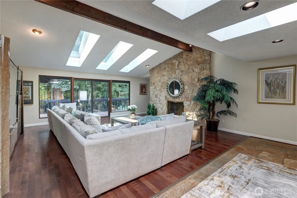 901 129th Place NE Bellevue, WA 98005