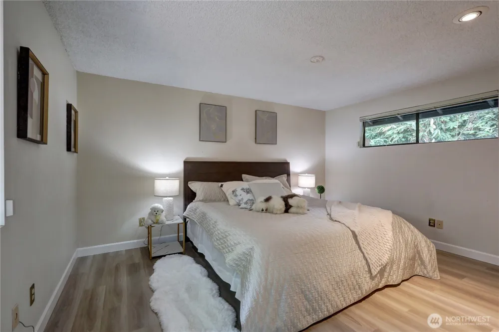 901 129th Place NE Bellevue, WA 98005