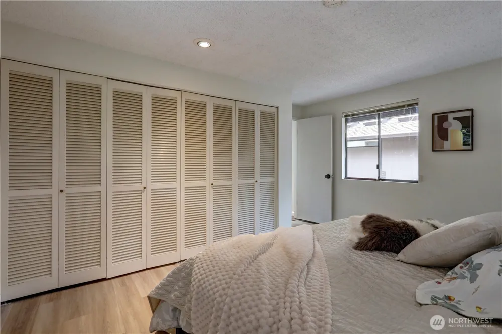 901 129th Place NE Bellevue, WA 98005