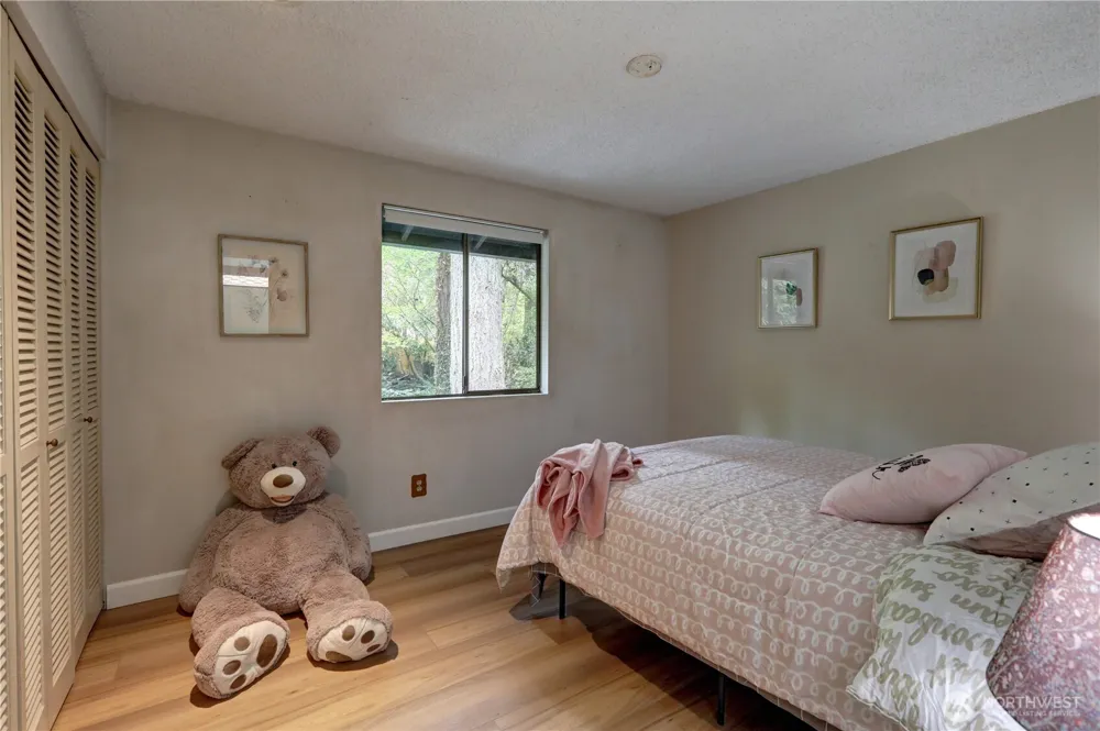 901 129th Place NE Bellevue, WA 98005