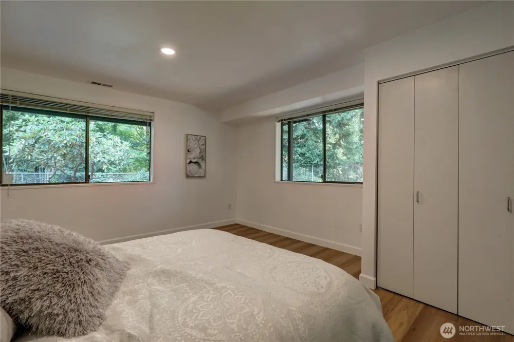901 129th Place NE Bellevue, WA 98005