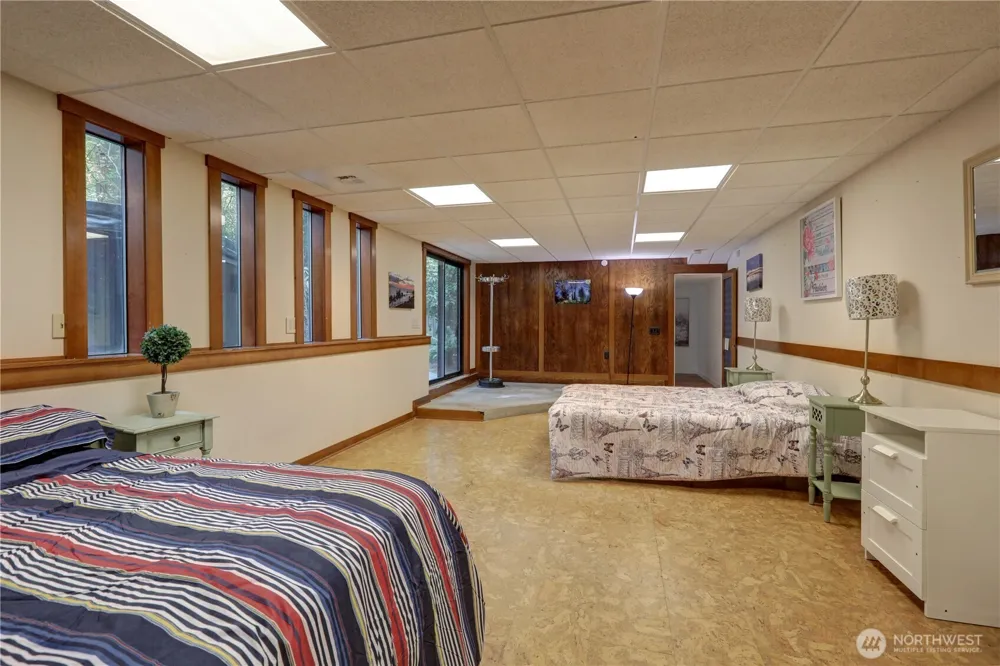 901 129th Place NE Bellevue, WA 98005