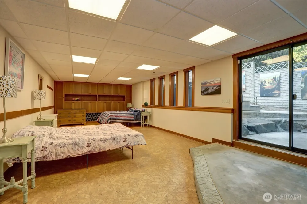 901 129th Place NE Bellevue, WA 98005