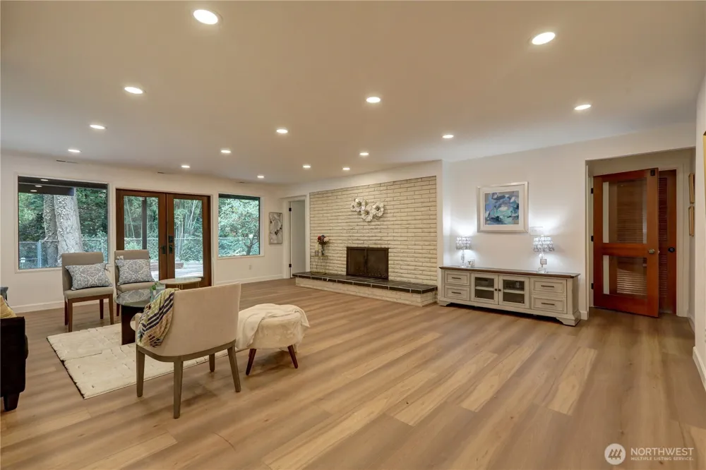 901 129th Place NE Bellevue, WA 98005