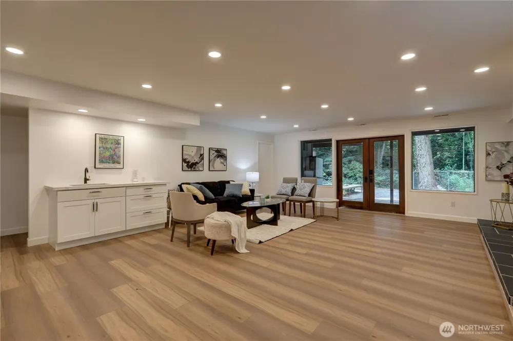 901 129th Place NE Bellevue, WA 98005