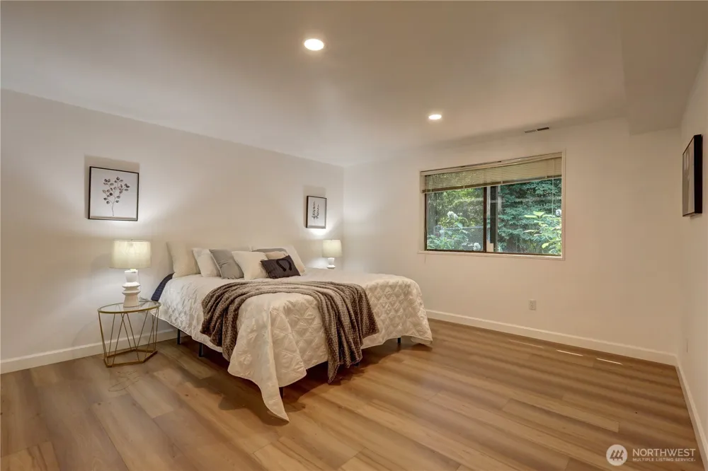 901 129th Place NE Bellevue, WA 98005