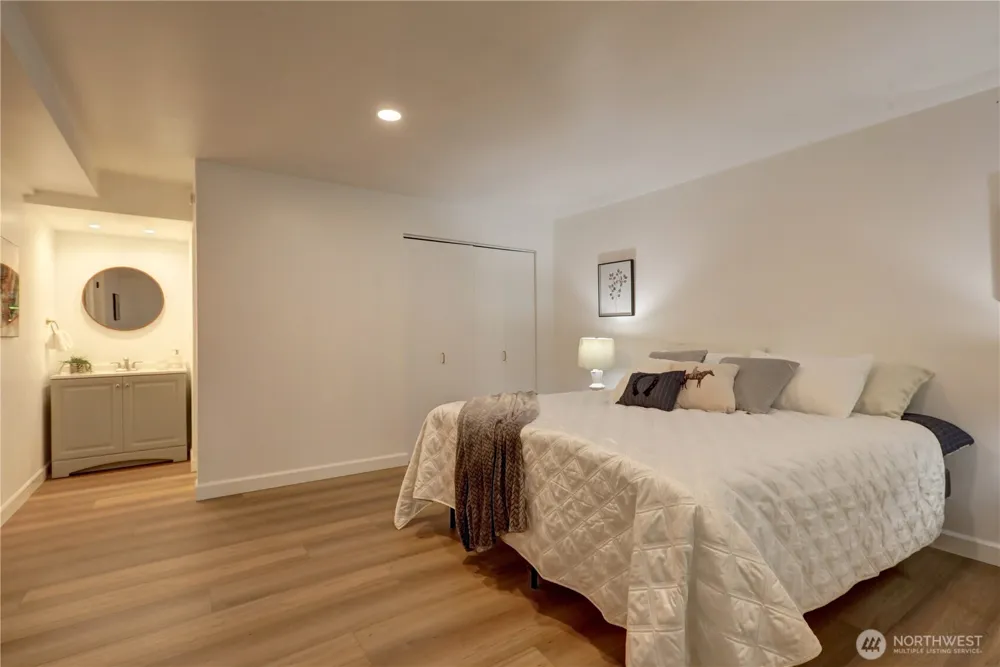 901 129th Place NE Bellevue, WA 98005