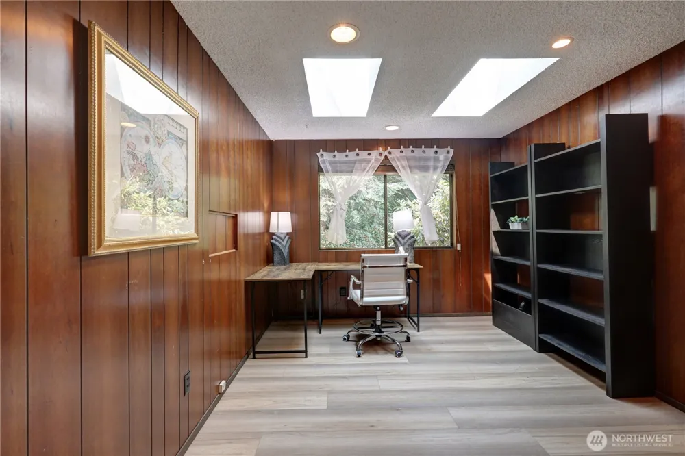 901 129th Place NE Bellevue, WA 98005