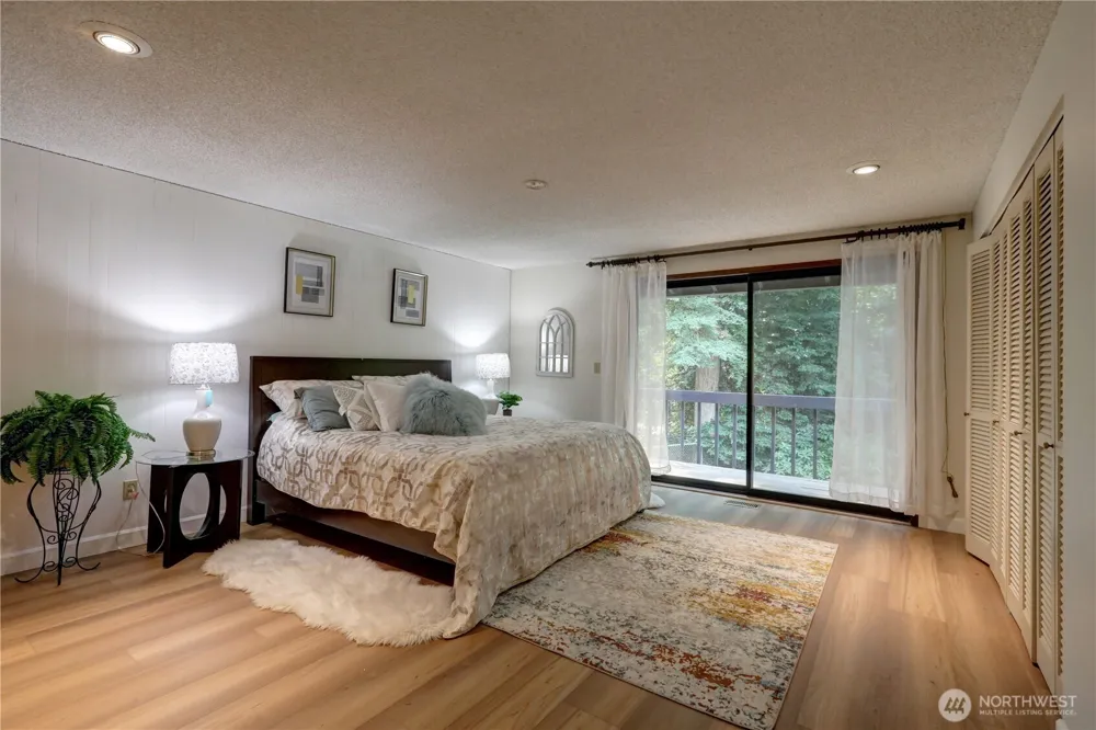 901 129th Place NE Bellevue, WA 98005