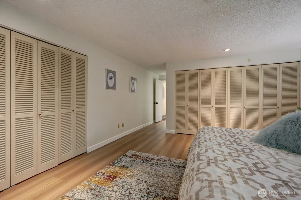 901 129th Place NE Bellevue, WA 98005