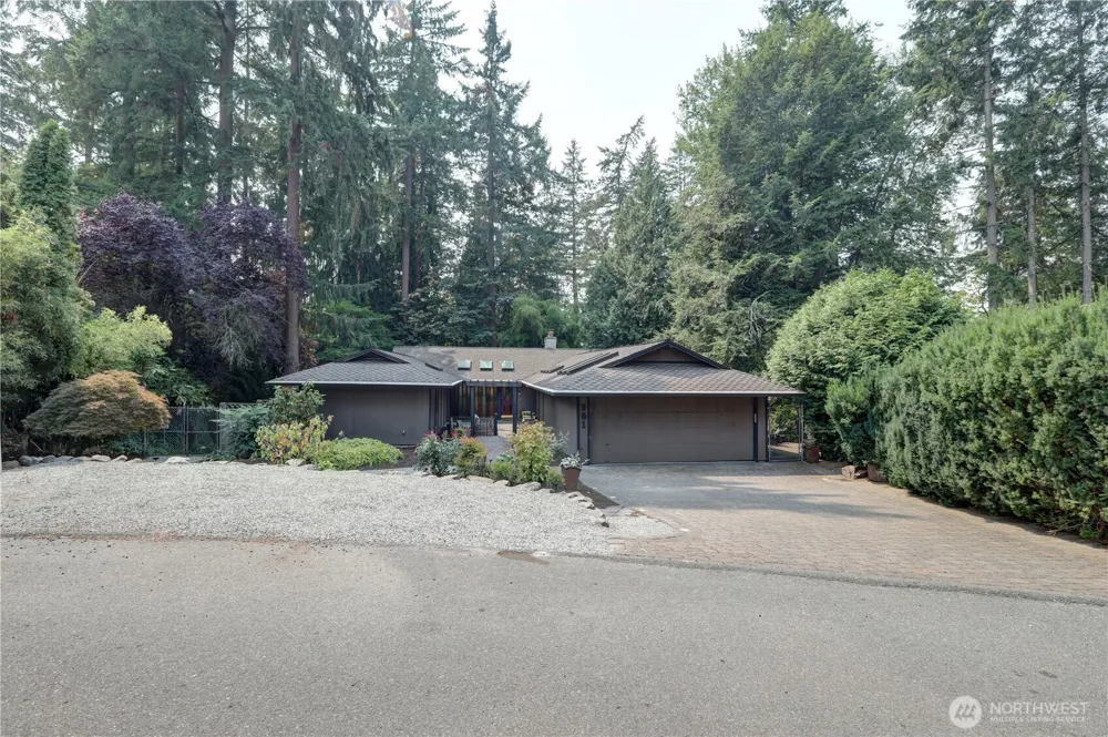 901 129th Place NE Bellevue, WA 98005