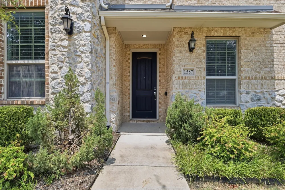 1587 Wittington Place Farmers Branch, TX 75234