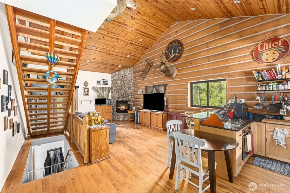 3733 V Sand Creek Road Kettle Falls, WA 99141
