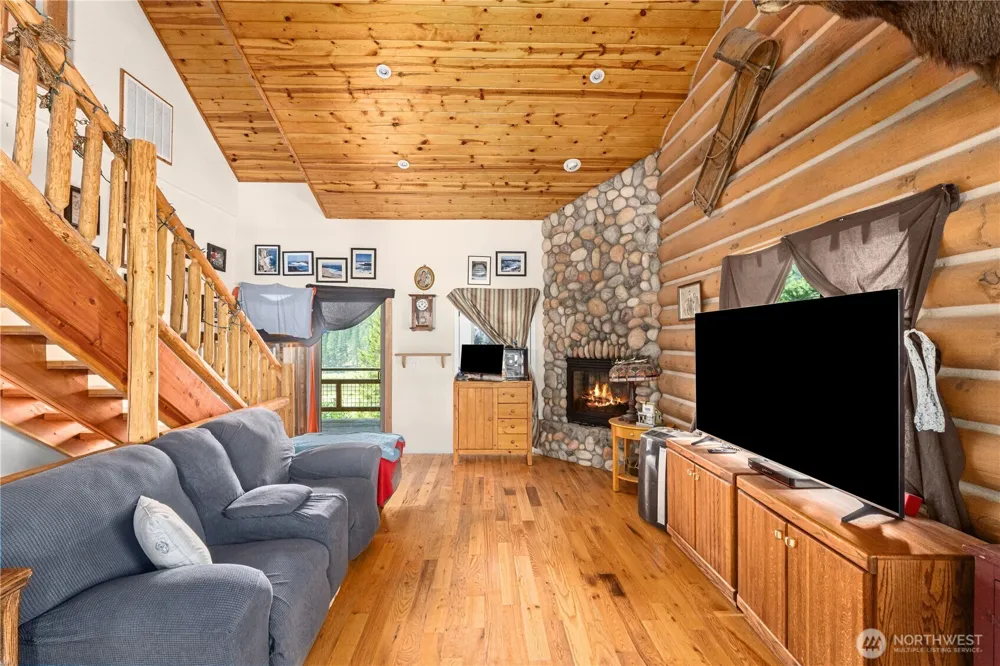 3733 V Sand Creek Road Kettle Falls, WA 99141