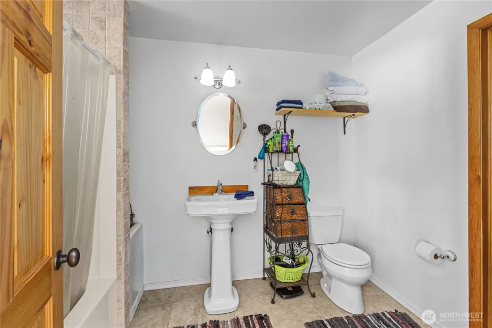 3733 V Sand Creek Road Kettle Falls, WA 99141