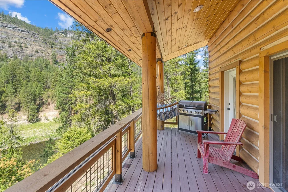 3733 V Sand Creek Road Kettle Falls, WA 99141