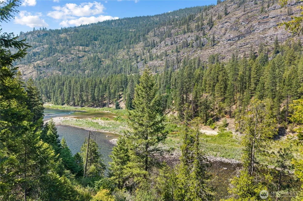 3733 V Sand Creek Road Kettle Falls, WA 99141