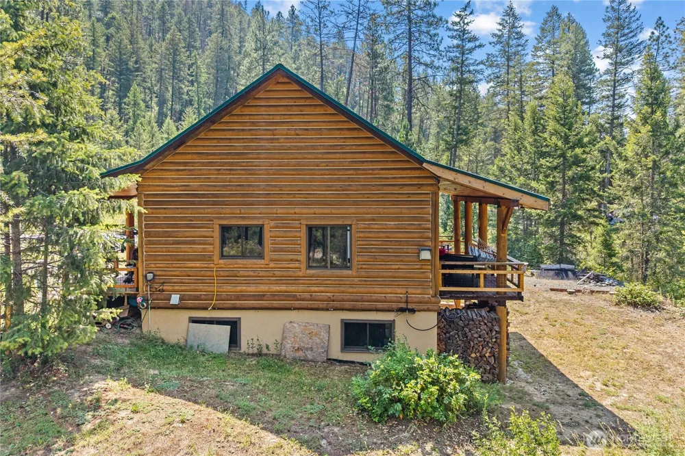 3733 V Sand Creek Road Kettle Falls, WA 99141