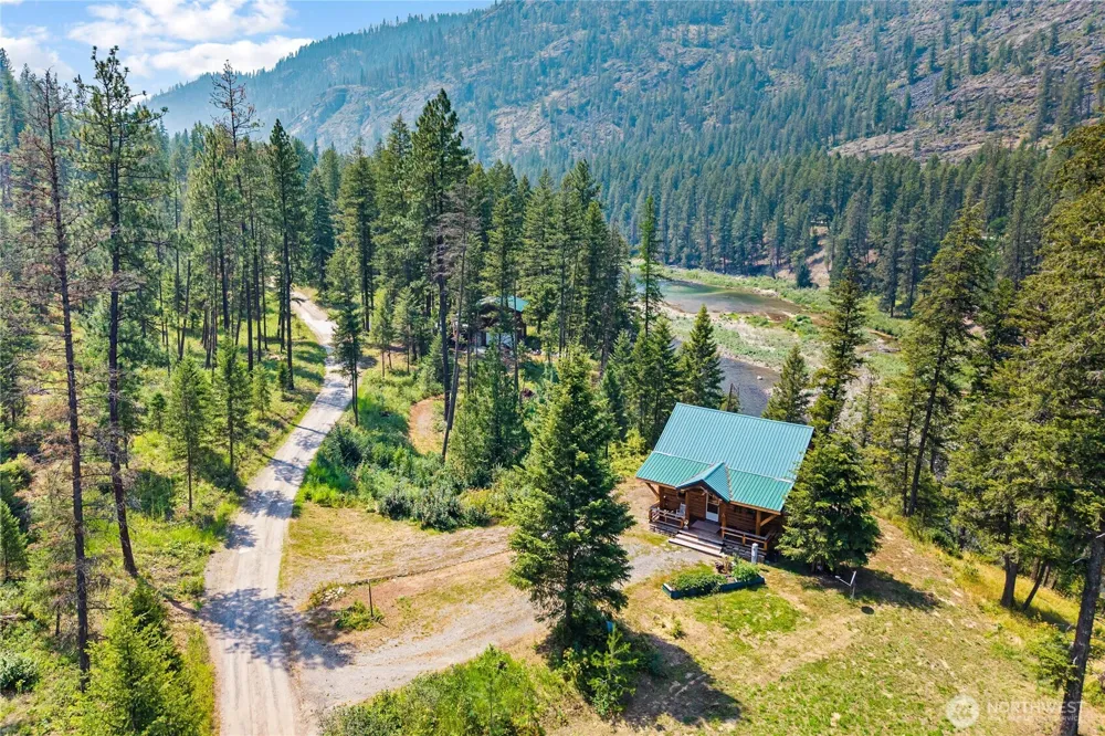 3733 V Sand Creek Road Kettle Falls, WA 99141