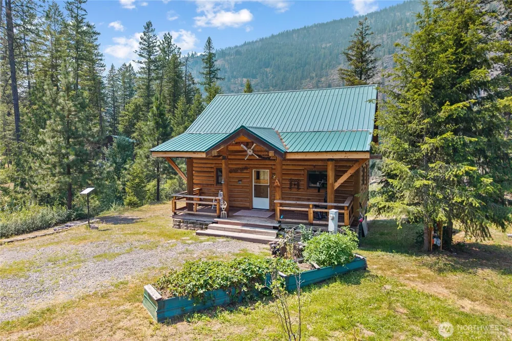 3733 V Sand Creek Road Kettle Falls, WA 99141