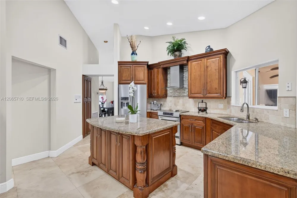 581 NW 110th Ave Plantation, FL 33324